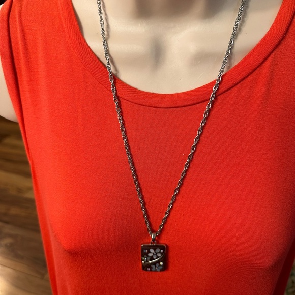 Lot more of 3 Beautiful Necklaces. - Picture 5 of 6